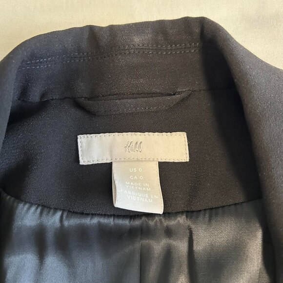 H&M Black Blazer 3/4-Length Sleeves | Size 0 - Picture 6 of 9